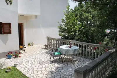 Image de Appartement de deux chambres avec la terrasse et la vue sur le mer Novi Vinodolski (A-2423-a)
