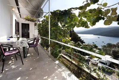 Appartement de deux chambres avec la terrasse et la vue sur le mer Rabac, Labin (A-7474-b)