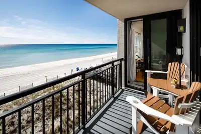 Image de Locations de vacances abordables avec une vue d'un million de dollars.