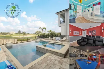 Image de Piscine à débordement et cuisine d'été avec Vue sur Golf, salle de cinéma et salle de jeux