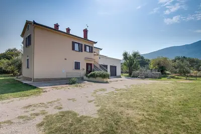 Image de Appartement de trois chambres avec la terrasse Nerezine, Losinj (A-12149-a)