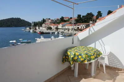 Appartement de deux chambres avec la terrasse et la vue sur le mer Brna, Korcula (A-4415-a)