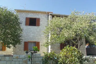 Image de Appartement de deux chambres avec la terrasse et la vue sur le mer Postira, Brac (A-738-b)