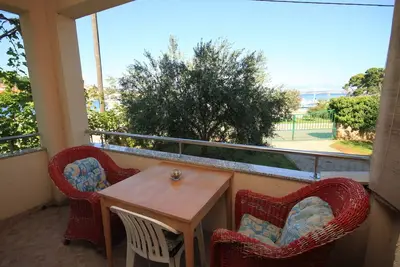 Image de Appartement d'une chambre avec la terrasse et la vue sur le mer Preko, Ugljan (A-8315-b)