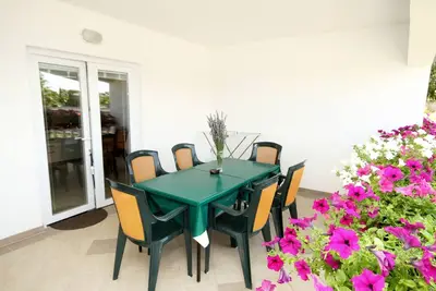 Image de Appartement d'une chambre avec la terrasse Seline, Paklenica (A-6603-b)