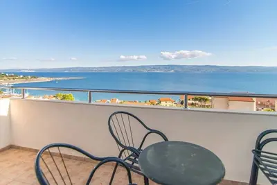 Image de Appartement d'une chambre avec la terrasse et la vue sur le mer Mali Rat, Omis (A-7482-a)