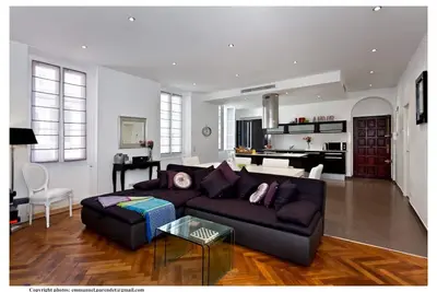 Image de SunlightProperties Amour Violette: Hyper Centre, apt Luxe avec grande terrasse
