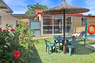 Image de Bungalow avec piscine Ă El Colorado