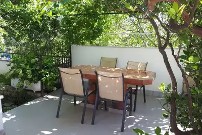 Image de Appartement de deux chambres avec la terrasse Starigrad, Paklenica (A-11848-a)