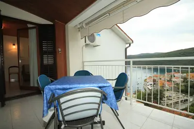 Appartement de deux chambres avec la terrasse et la vue sur le mer Rabac, Labin (A-7474-a)