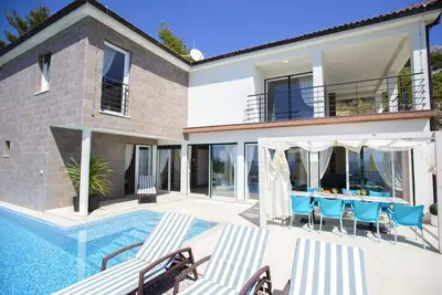Image de Luxury Villa White Velvet with Pool