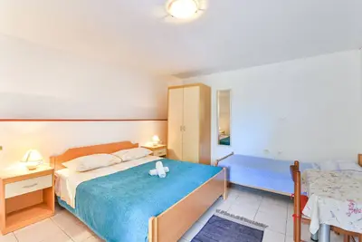 Image de Garçonnière prés de la plage Tkon, Pasman (As-698-a)