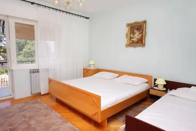 Image de Appartement de trois chambres avec le balcon et la vue sur le mer Senj (A-5572-a)