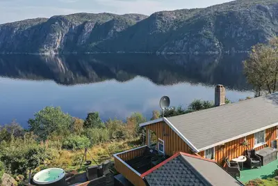 Image de Belle maison à Farsund avec jacuzzi