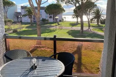 Image de Studio Cabine à Le Barcarès, 4 couchages, terrasse, parking, piscine et activités sportives