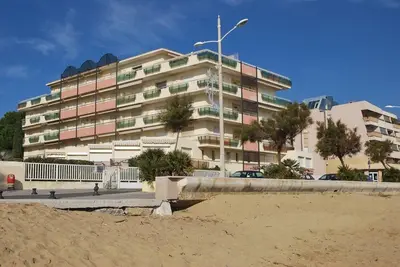 Image de Le Lavandou, Location studio cabine 4 pers, vue mer, 10 m  de la plage