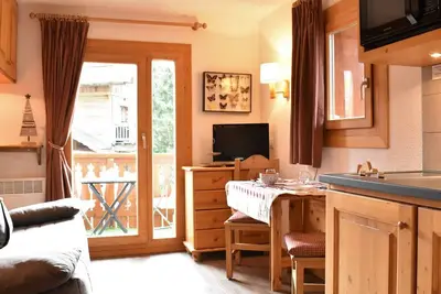 Image de Charmant Studio Rénové pour 3 Personnes à Méribel, Proche Pistes et Commerces, Balcon Sud