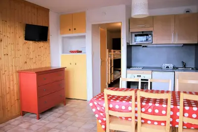Image de Studio cabine rénové, grand balcon, 6 couchages, 300m des pistes d'Auris en Oisans