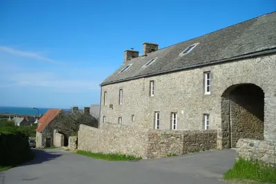 Image de Maison authentique de 5 chambres avec jardin, terrasse, ping-pong et à proximité de la mer.