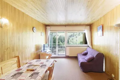 Image de Studio 6 personnes pied des pistes avec balcon et vue montagnes