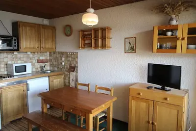 Image de Studio cabine au pied des pistes avec balcon et parking - Auris en Oisans