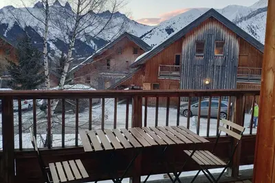 Image de Appartement dans chalet bois à proximité des pistes et de l'école de ski