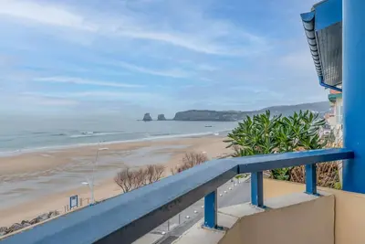 Image de Appartement Rustique Face à la Mer à Hendaye avec Balcon