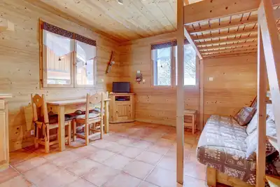 Image de Sermes M115 Studio au centre du village