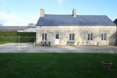 Image de Maison en pleine nature avec jardin clos, cheminée et terrasse, proche de Valognes et Bricquebec