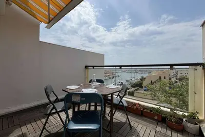 Image de Appartement rénové 2 chambres avec piscine et parking, à 6 couchages près de la plage
