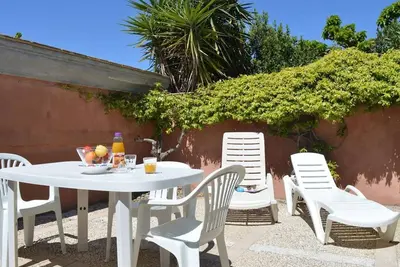 Image de Sainte-Maxime : studio 2 pers refait à neuf avec clim, jardin et parking