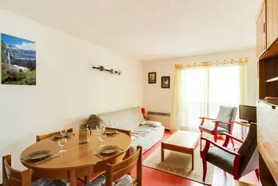 Image de Appartement T2 avec balcon, parking privé, proche du centre et des remontées mécaniques