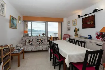 Image de Location T3 pour 6  pieds dans l'eau très bien équipé. belle vue mer