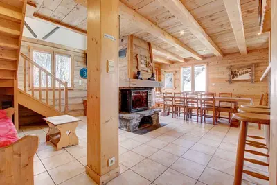 Image de Sermes M504 Triplex situé au centre du village