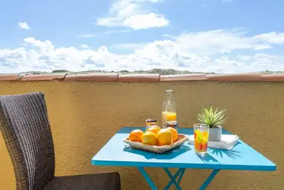 Image de Studio rénové face à la dune, proche plage et commerces, idéal pour 2 personnes