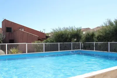 Image de Pavillon 3 pièces avec mezzanine, piscine, proche plage du Grazel - 5 couchages, parking, véranda