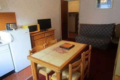 Image de Appartement 2 pièces, 4 couchages, proche thermes et télécabine, WiFi gratuit, casier à skis