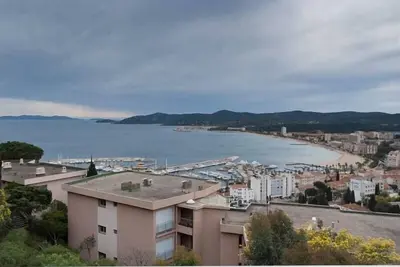 Location 3 pièces, Vue magnifique sur la baie du Lavandou, 4 couchages