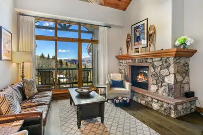 Magnifique 3br Penthouse Ski-In \/ Ski-Out Gem. Commodité et luxe combinés!