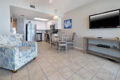 Image de Suite d'hôtel en bord de plage accessible aux personnes à mobilité réduite avec cuisine complète