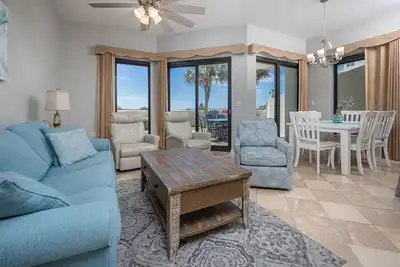 Image de Cliquez pour une nuit d'économie Gratuite! - Rez de chaussée 3br @ Phoenix Vi * Parking Rsvd *
