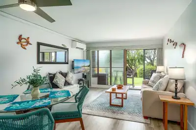 Image de Condo moderne au rez-de-chaussée en face de la plage de Kamaole Ii