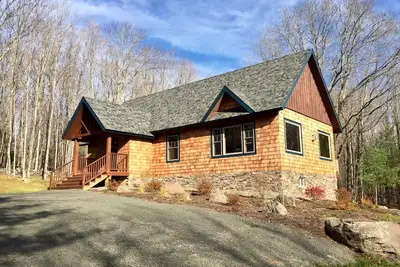 Image de Personnalisé construit cabine de luxe sur 2. 5 Acres, 10 minutes à Windham & Hunter Mountains!