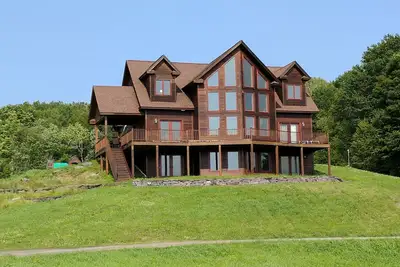 Image de Maison spacieuse avec une vue magnifique sur la campagne. Nouvelle inscription en août 2017
