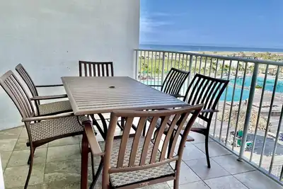 Image de Immense balcon avec de belles vues sur la baie au 5ème étage!