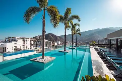 Image de En vedette sur Hgtv, vue sur la montagne, piscine sur le toit au Zénith dans la vieille ville