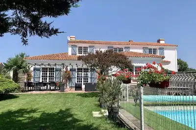 Image de 5 * installations, service de première classe, à quelques minutes des plages de sable, Village Lieu