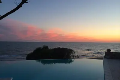 Image de Un endroit de rêve! Villa moderne avec piscine sur la mer, à deux pas de Rome! ! !