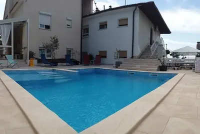 Image de Appartement de deux chambres avec la terrasse et la vue sur le mer Novi Vinodolski (A-2419-b)