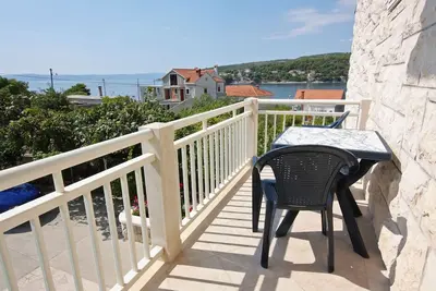 Image de Garçonnière avec le balcon et la vue sur le mer Sumartin, Brac (As-5620-a)